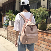 Minimalistischer Lederrucksack im College-Stil mit Reißverschluss